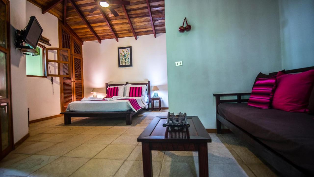 Hotel El Pequeno Gecko Verde Sámara Eksteriør billede
